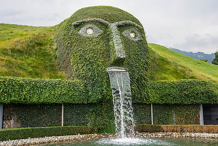 green outdoor fountain thumbnail