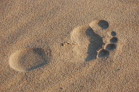 footprint on sand thumbnail