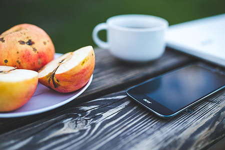 tilt shift photo of red apples thumbnail