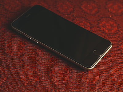 space gray iPhone 6 displaying black screen thumbnail