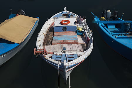 white paddle boat thumbnail