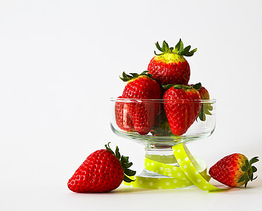 food photography of bowl of strawberry fruits thumbnail