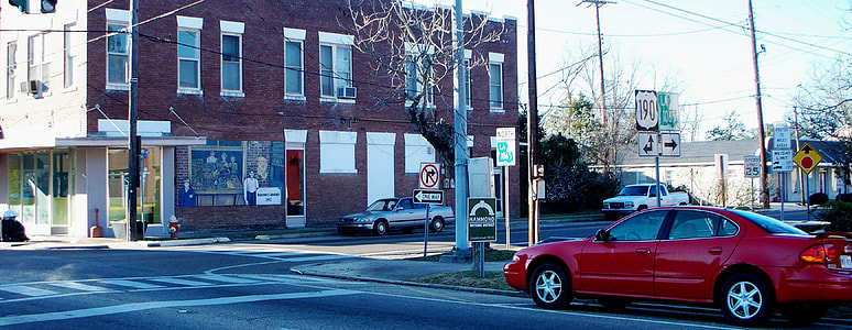 Photo of Hammond's Historic District with Dantone's Grocery in the background, Louisiana thumbnail