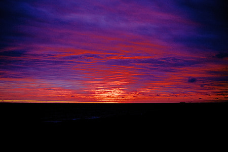 silhouette of ocean thumbnail