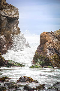 water splash on large rock thumbnail
