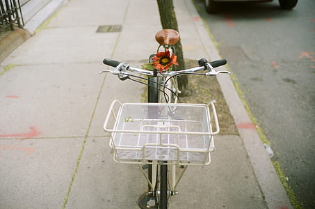 gray rigid commuter bike thumbnail