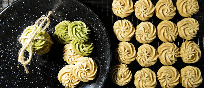 Round White Cookies thumbnail