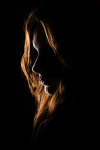 woman looking on left side thumbnail