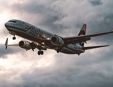 airplane approaching to land thumbnail