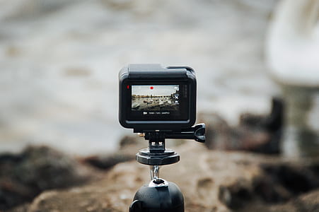 selective focus photography of GoPro HERO Session thumbnail