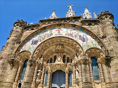 low angle cathedral thumbnail