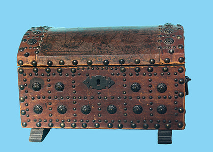 close-up photography of brown chest thumbnail