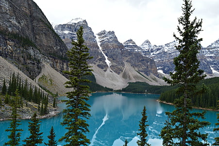 mountain covered with snow thumbnail