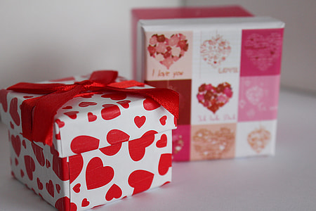 shallow focus photo of white and red heart print box thumbnail