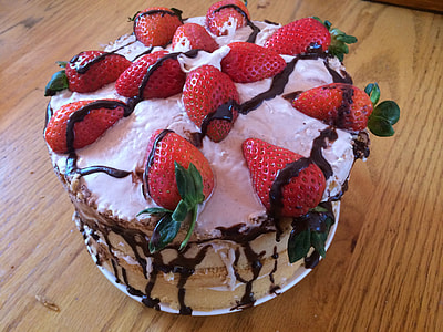 Strawberry Cake, Fresh Strawberries thumbnail