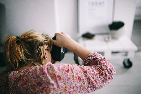 Woman in pink with her camera thumbnail