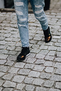 Woman in black sneakers and blue jeans thumbnail