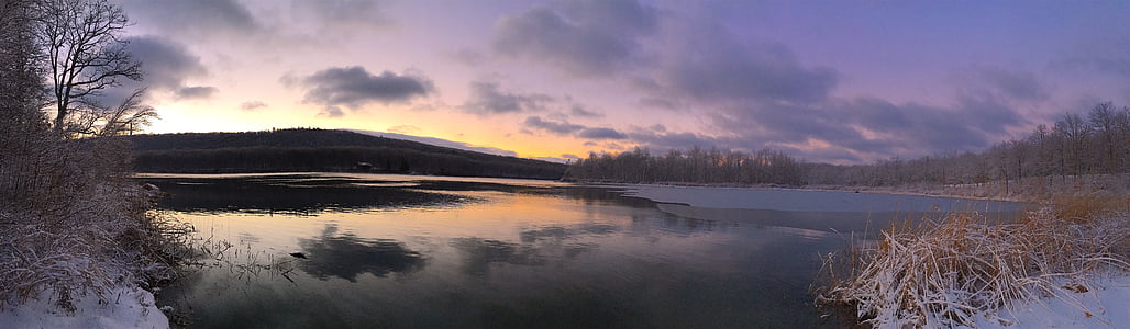 photo of lake at noontime thumbnail