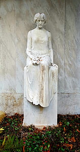 statue of white woman sitting thumbnail
