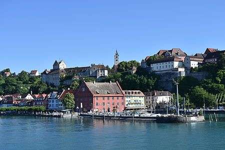 houses near body of water during daytime thumbnail