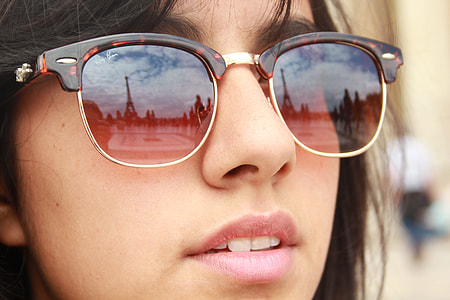 woman wearing tortoiseshell-framed Ray-Ban Clubmaster sunglasses thumbnail
