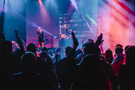 people watching concert thumbnail