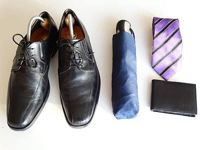 pair of black leather dress shoes thumbnail
