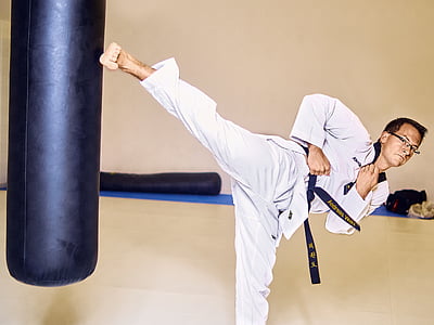 man kicking heavy bag thumbnail