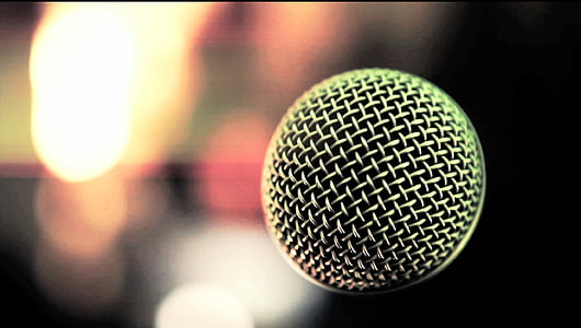 selective focus photography of condenser microphone with bokeh background thumbnail