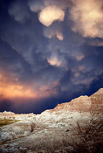 Bryce Canyon under cloudy sky thumbnail