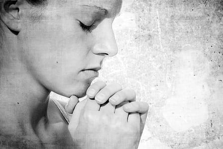 grayscale woman picture thumbnail