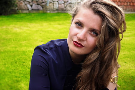 woman wearing red lipstick thumbnail
