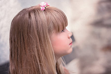 side view photography of girl thumbnail