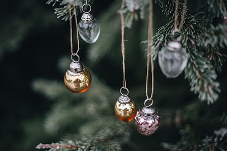 Chic holiday decor thumbnail