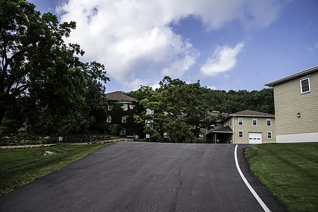 Road into Wollersheim Winery, Wisconsin thumbnail