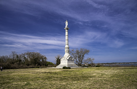 Victory Monument under blue skies in Yorktown, Virginia thumbnail