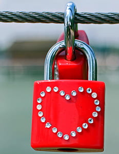 red padlock thumbnail