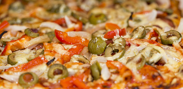 cheese, olive, and chili pizza thumbnail