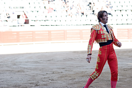 matador standing with open mouth thumbnail