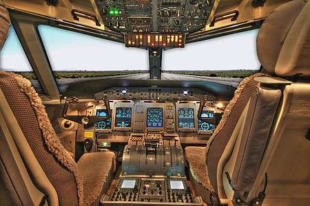 aiplane pilot's room thumbnail