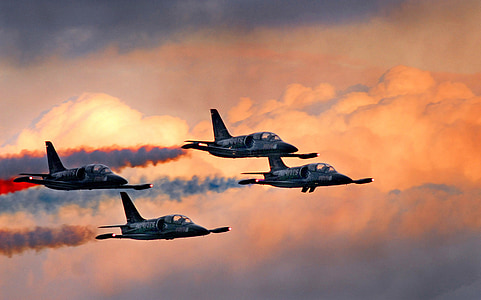 four jet planes on air thumbnail