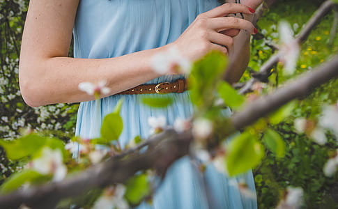 Woman On A Dress thumbnail