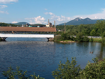Covered bridge over the Upper Ammonoosuc River in Northumberland, New Hampshire thumbnail