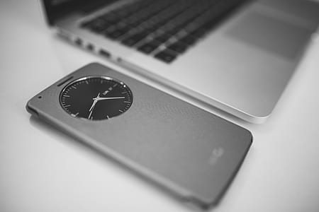 black Android smartphone reading 8:18 thumbnail