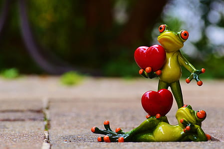 two tree frog figurines thumbnail