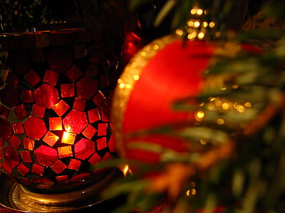 red ceramic vase thumbnail