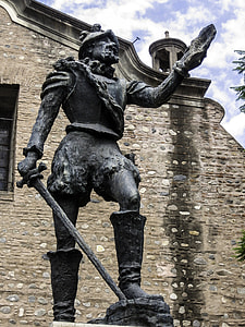Statue of Jerónimo Luis de Cabrera founding of Cordoba in 1573, Argentina thumbnail