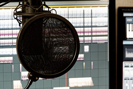 black microphone condenser thumbnail