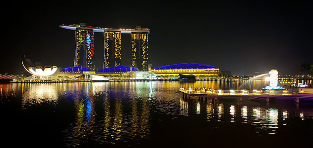 landscape photo of Marina Bay Sands in Singapore during night time thumbnail