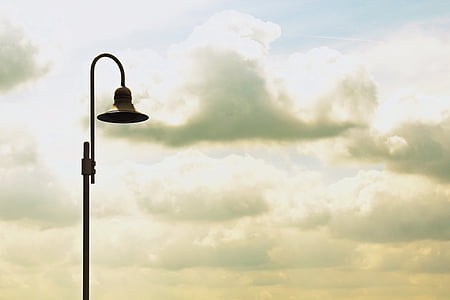 silhouette of lamppost thumbnail
